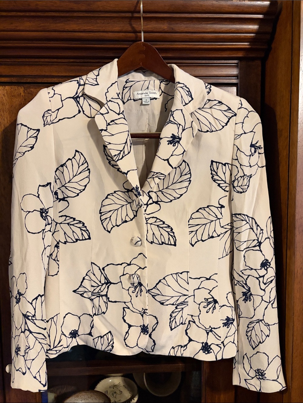 Amanda Smith 100% Silk Cream Blazer with Dark Navy Floral Pencil Outline, size 4
